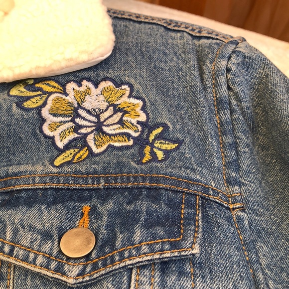 Embroidered Denim Sherpa Lined Jacket - Picture 5 of 6